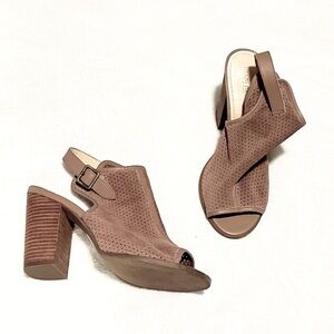 Kelsi Dagger Mason Tan Perforated Block Heel Open Toe Sandal Buckle Size 8.5